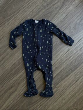 FIRSTS by Petit Lem Navy One-Piece Footed Pajamas with Tress Size 6-9 months